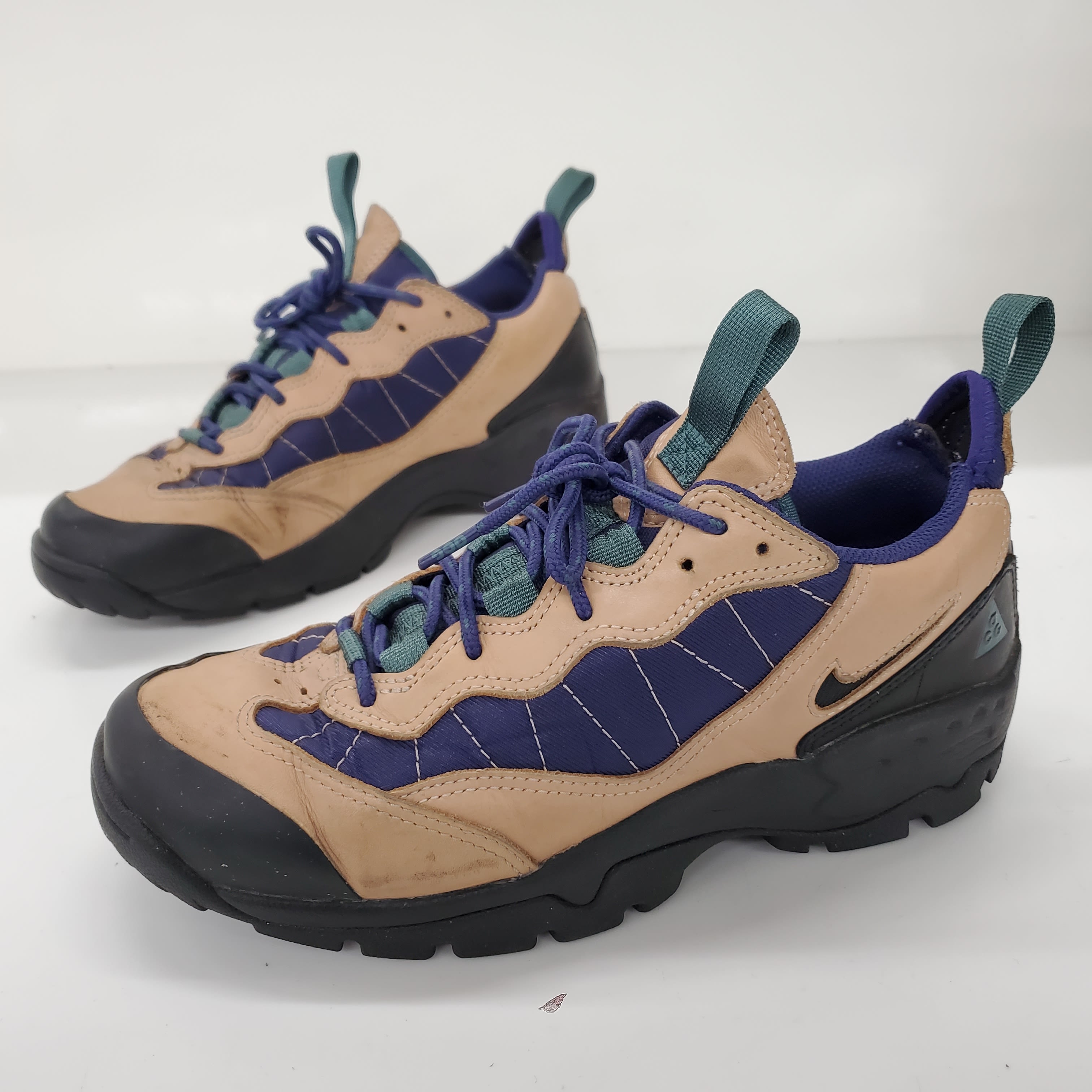 Buy the Nike ACG Air Mada Beige Leather Hiking Shoes