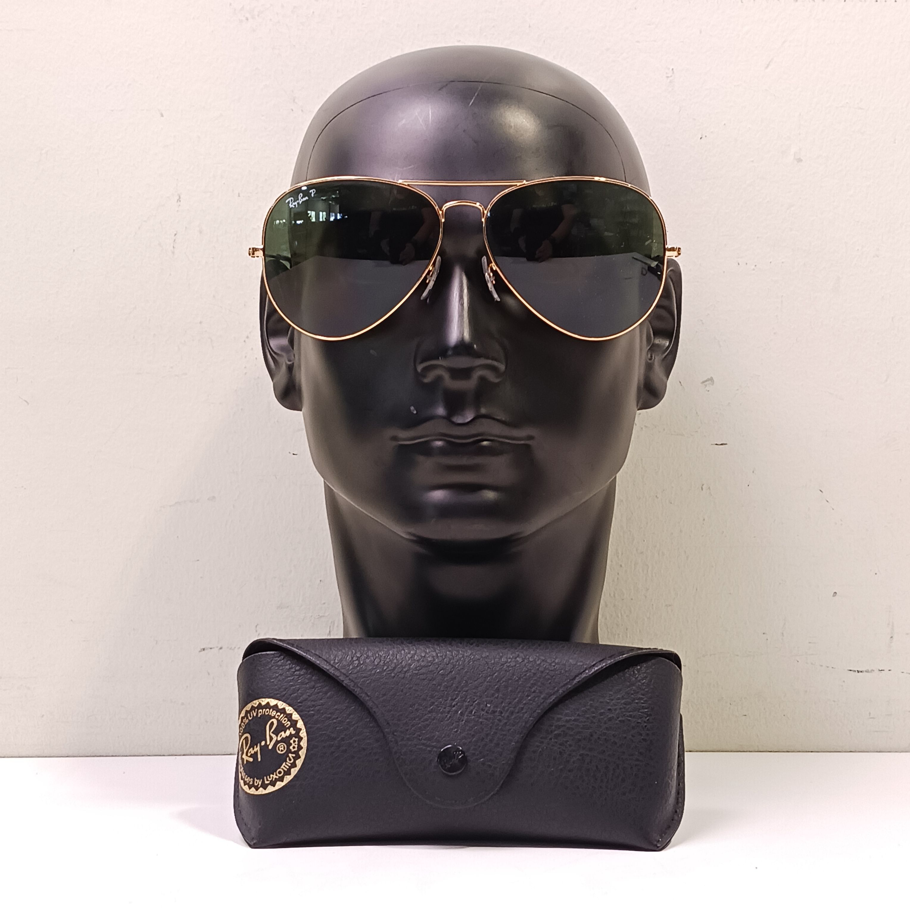 AVIATOR CLASSIC Sunglasses in Gold and Black - RB3025