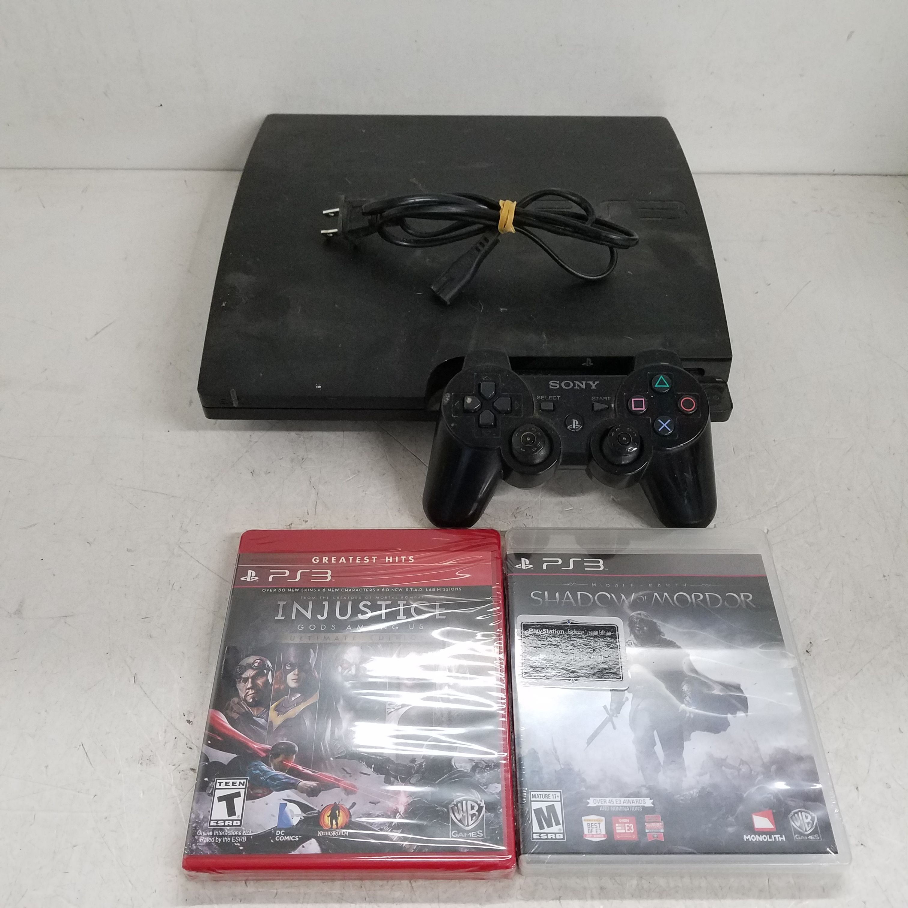 Playstation 3 Slim 320gb + 2 Controllers With 20 Games