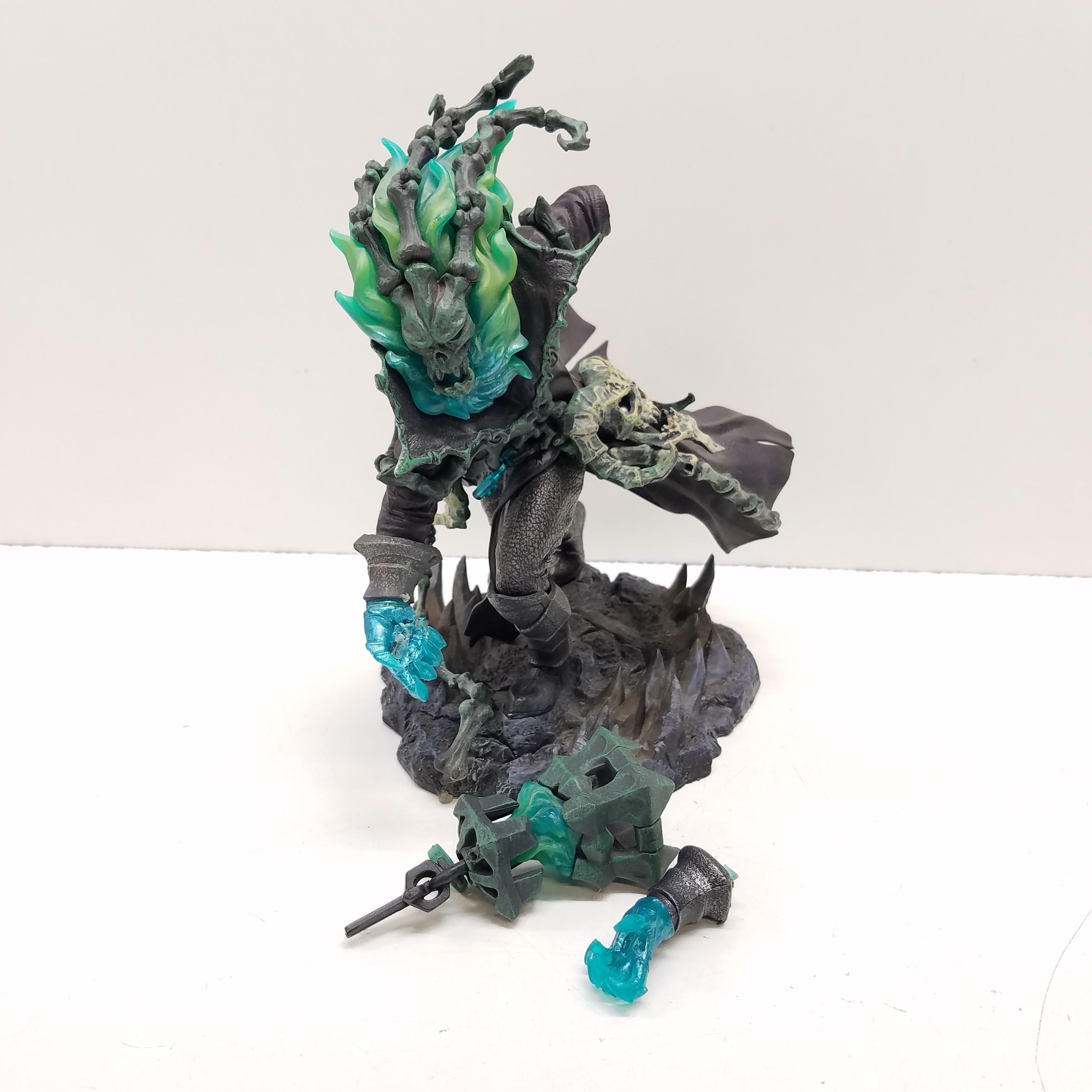 Thresh Figure The Chain Warden – League of Legends Fan Store