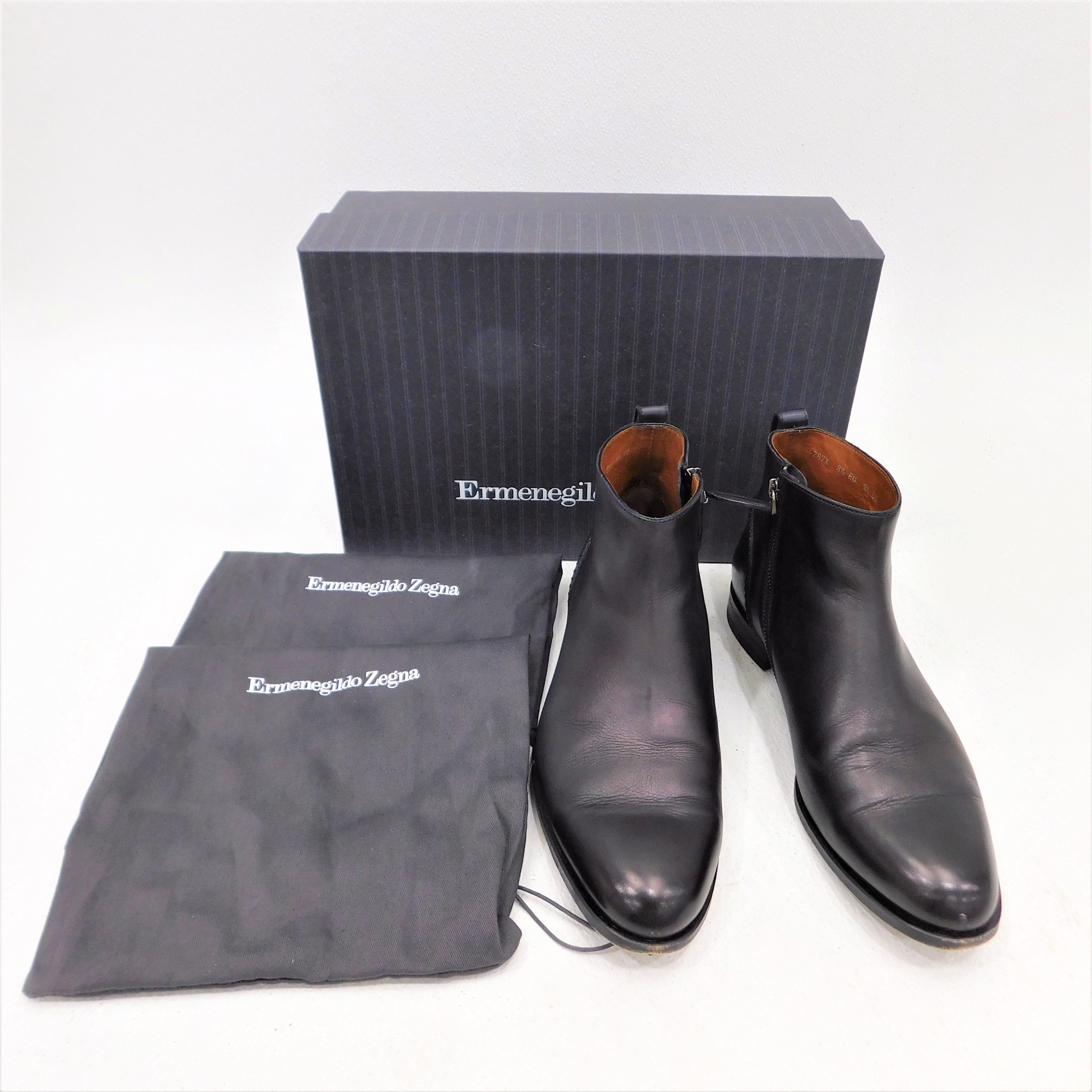 Buy the Ermenegildo Zegna Men's Scarpe Parma Black Calf Leather Zip ...