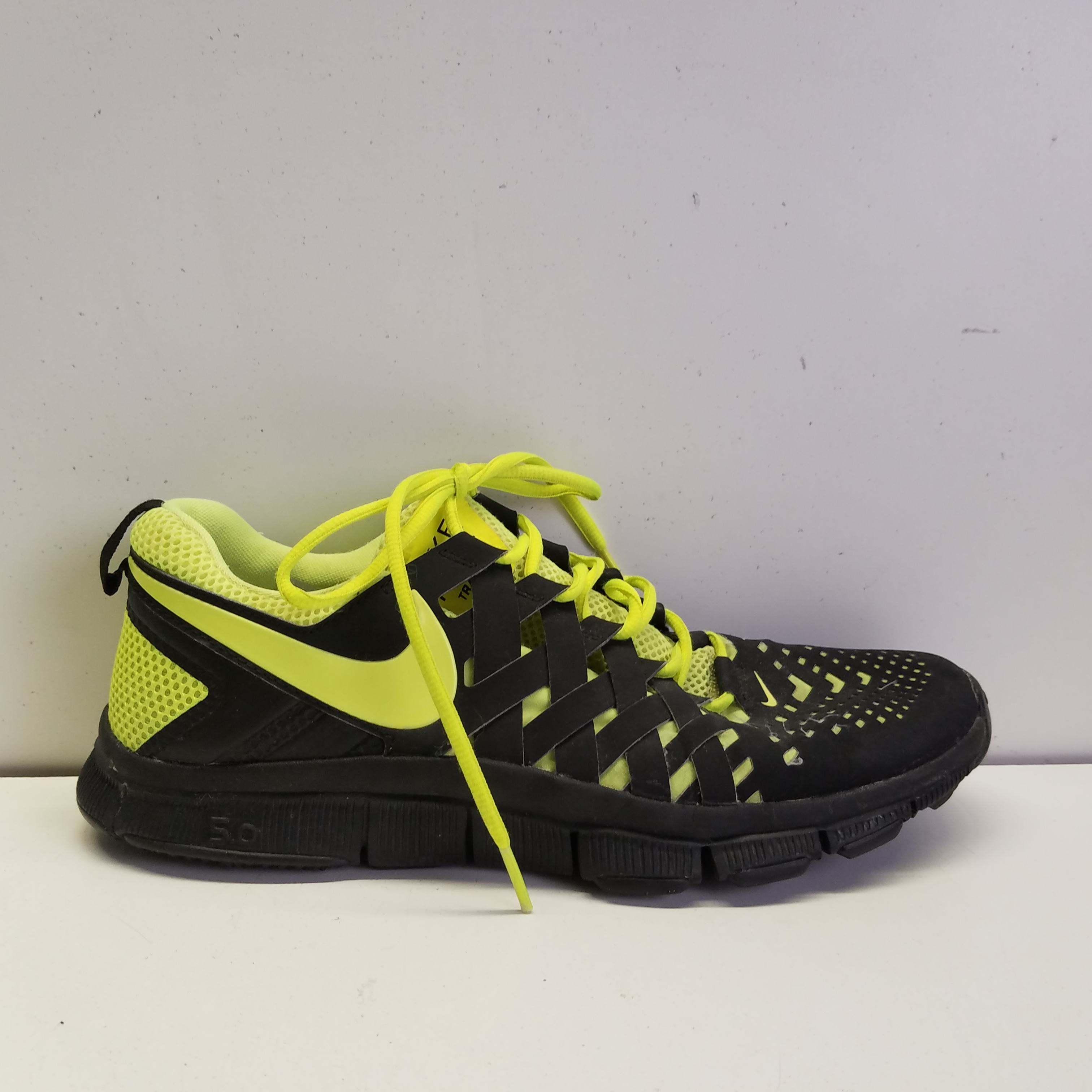 Componist Maak een bed Staat Buy the Nike Free Trainer 5.0 Black Neon Yellow Running Shoes US 10.5 |  GoodwillFinds