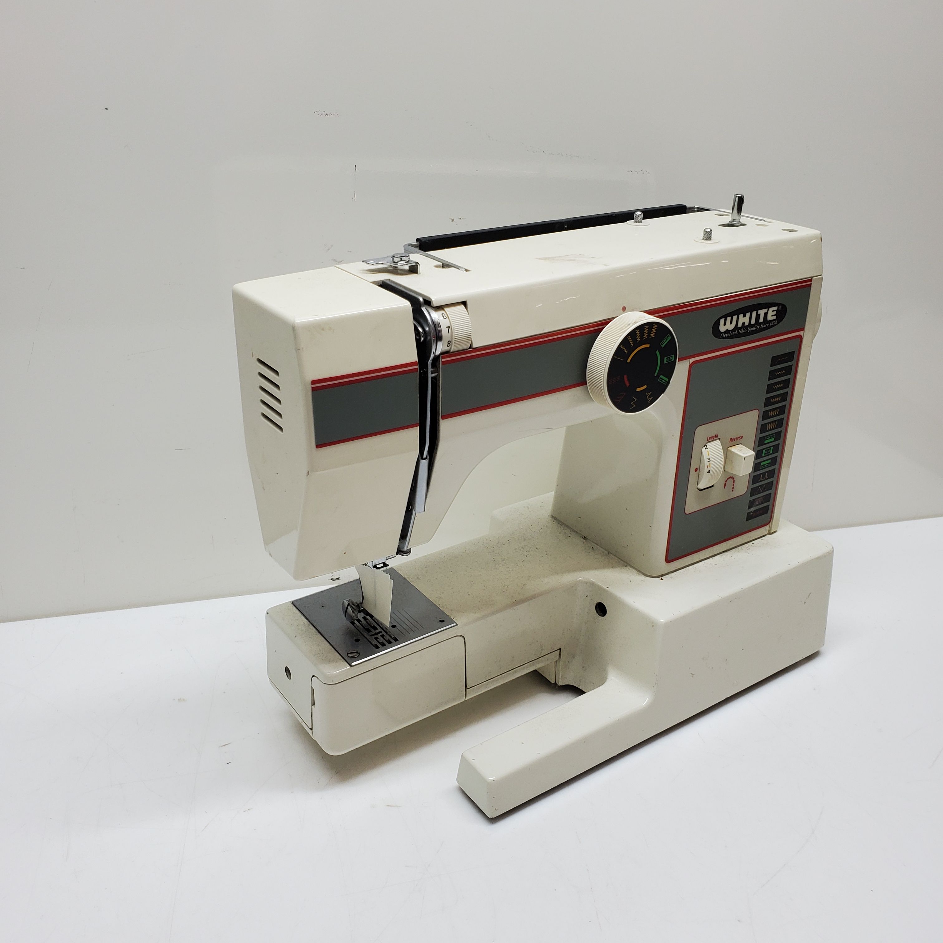 Buy the Untested Vintage White Sewing Machine Co Model 1477 P/R