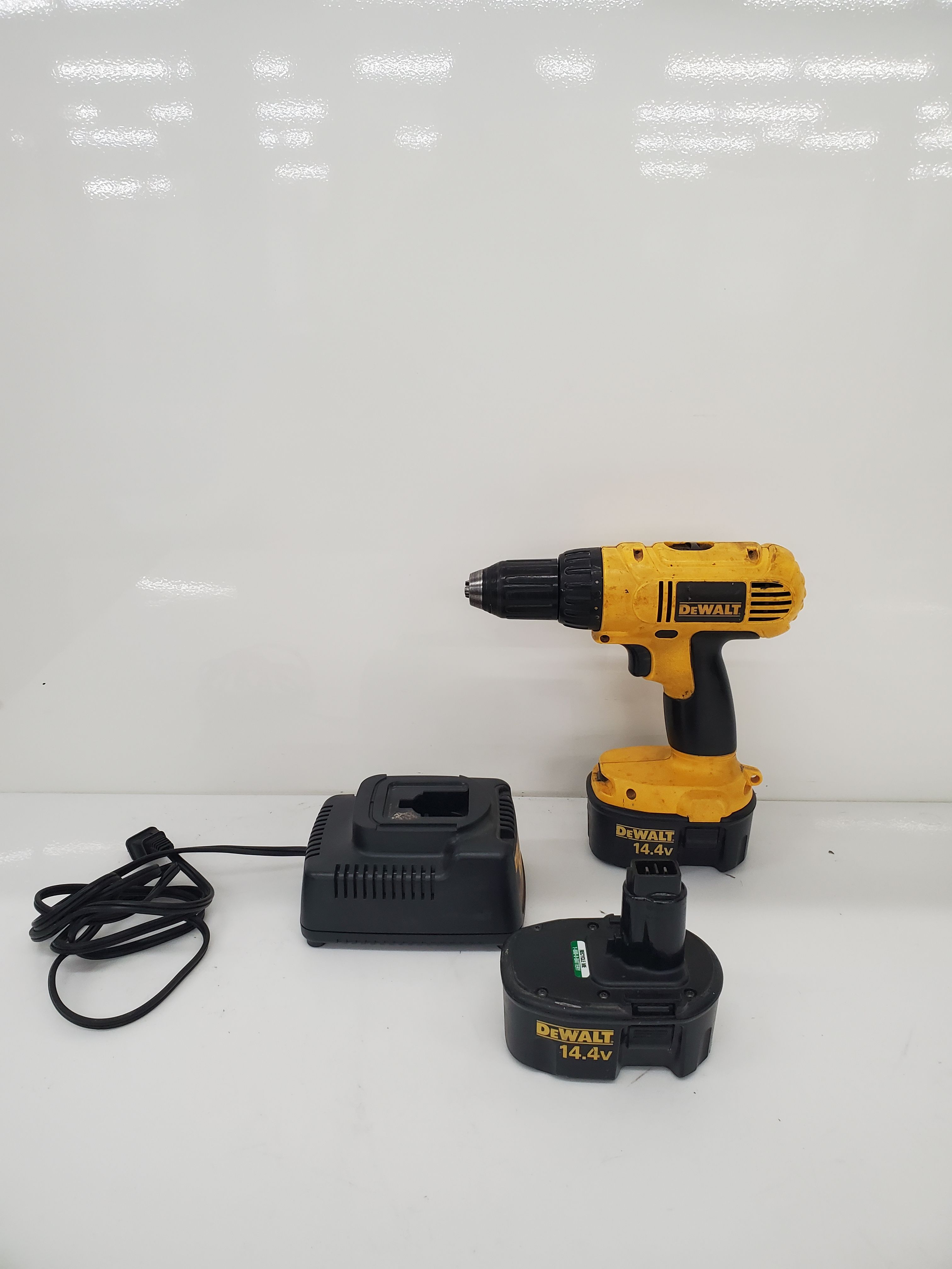 Buy the  DC728 1/2 Cordless Drill Untested | GoodwillFinds