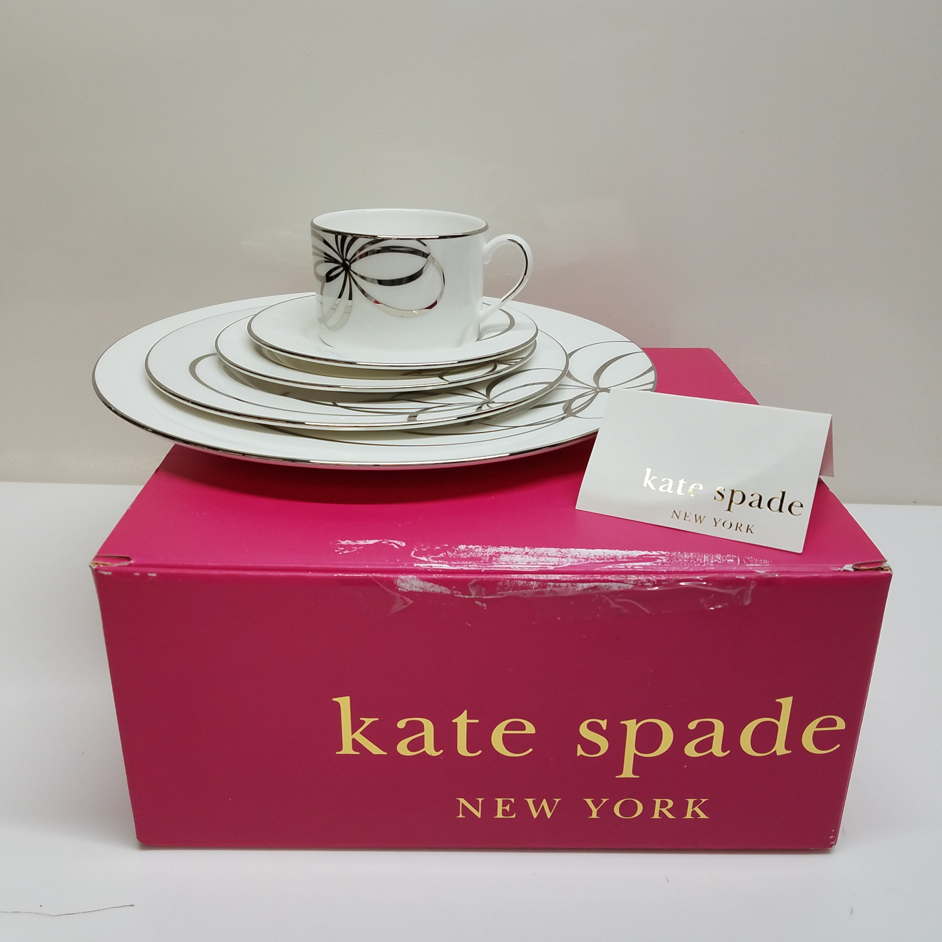 Buy the Kate Spade Lenox Belle Boulevard 5 Piece Place Setting |  GoodwillFinds
