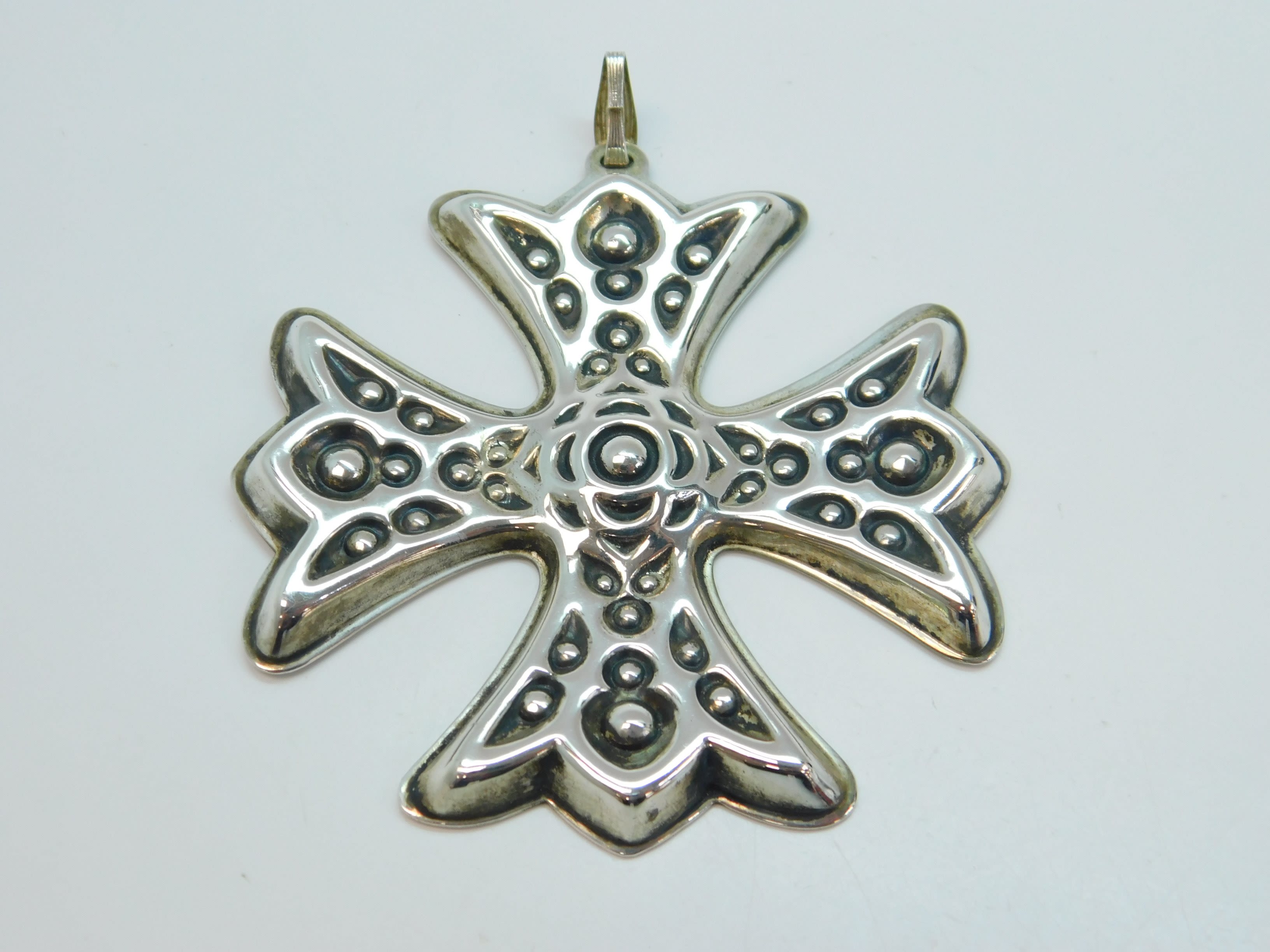Buy the Vintage Reed & Barton 1975 Sterling Silver Christmas Cross ...