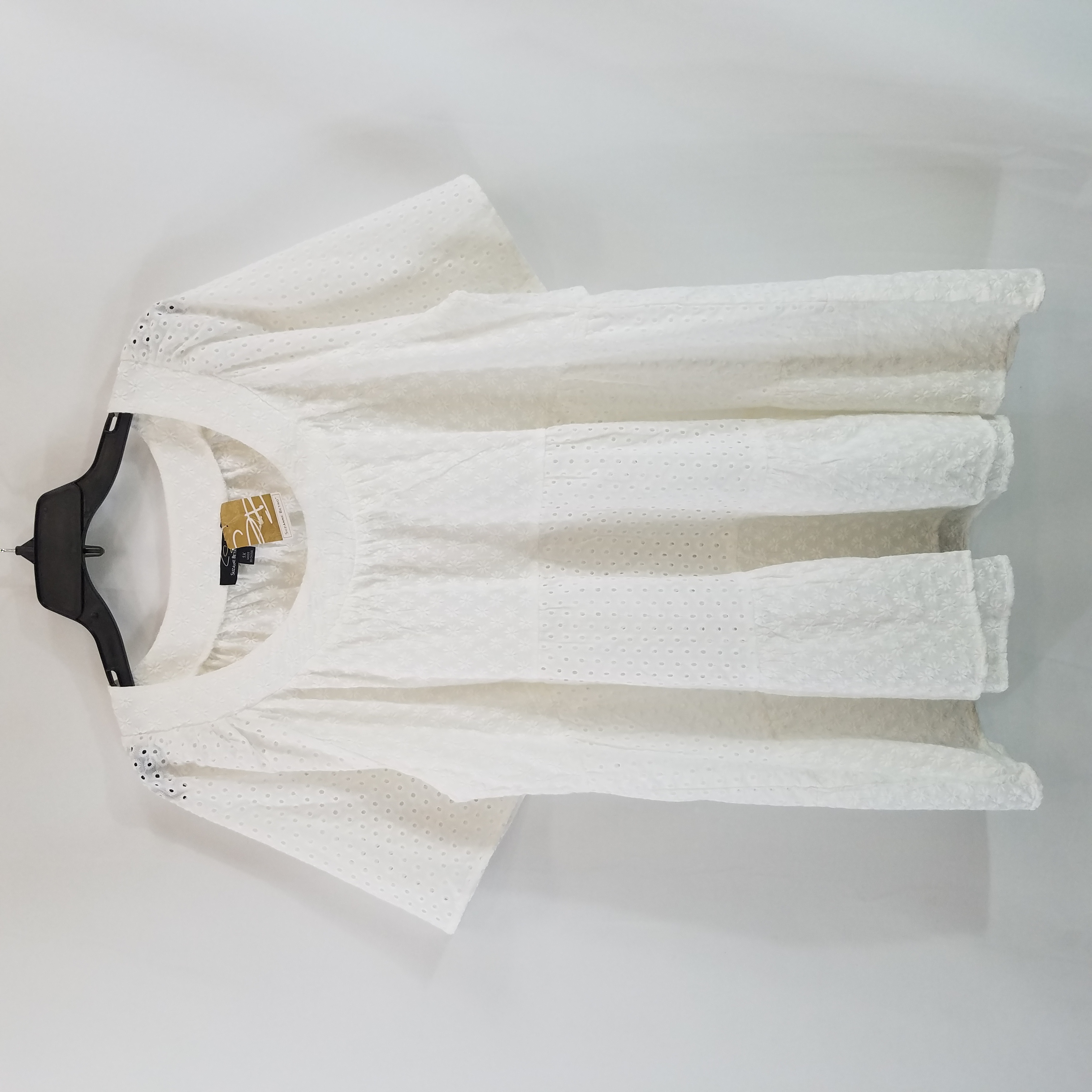 Buy the Suzanne Betro Women White Eyelet Blouse 1X | GoodwillFinds