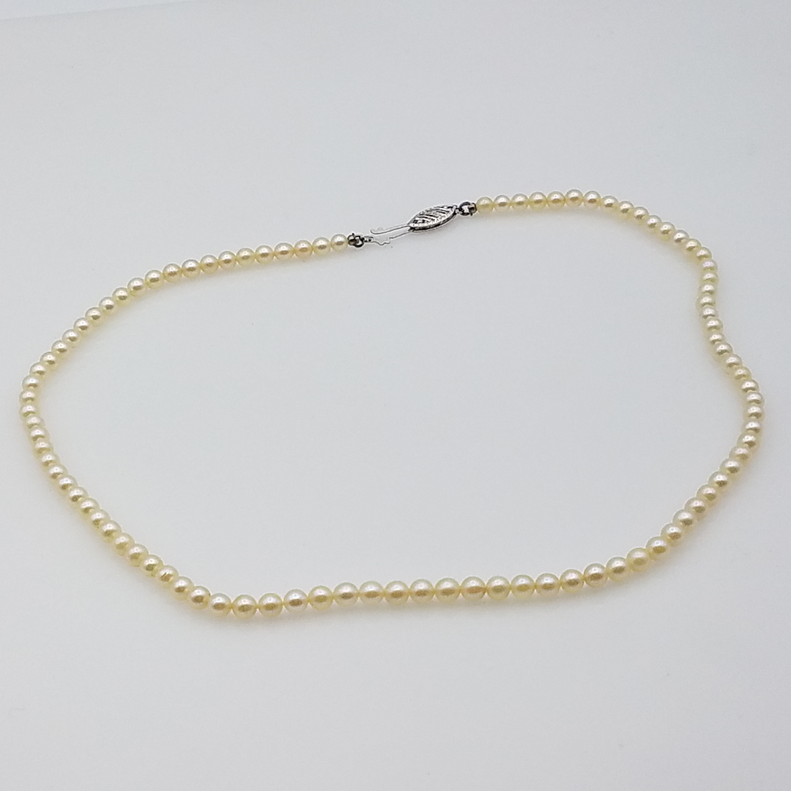 Buy the 14k W Gold Pearl Necklace Beaded 14in 7.74g | GoodwillFinds
