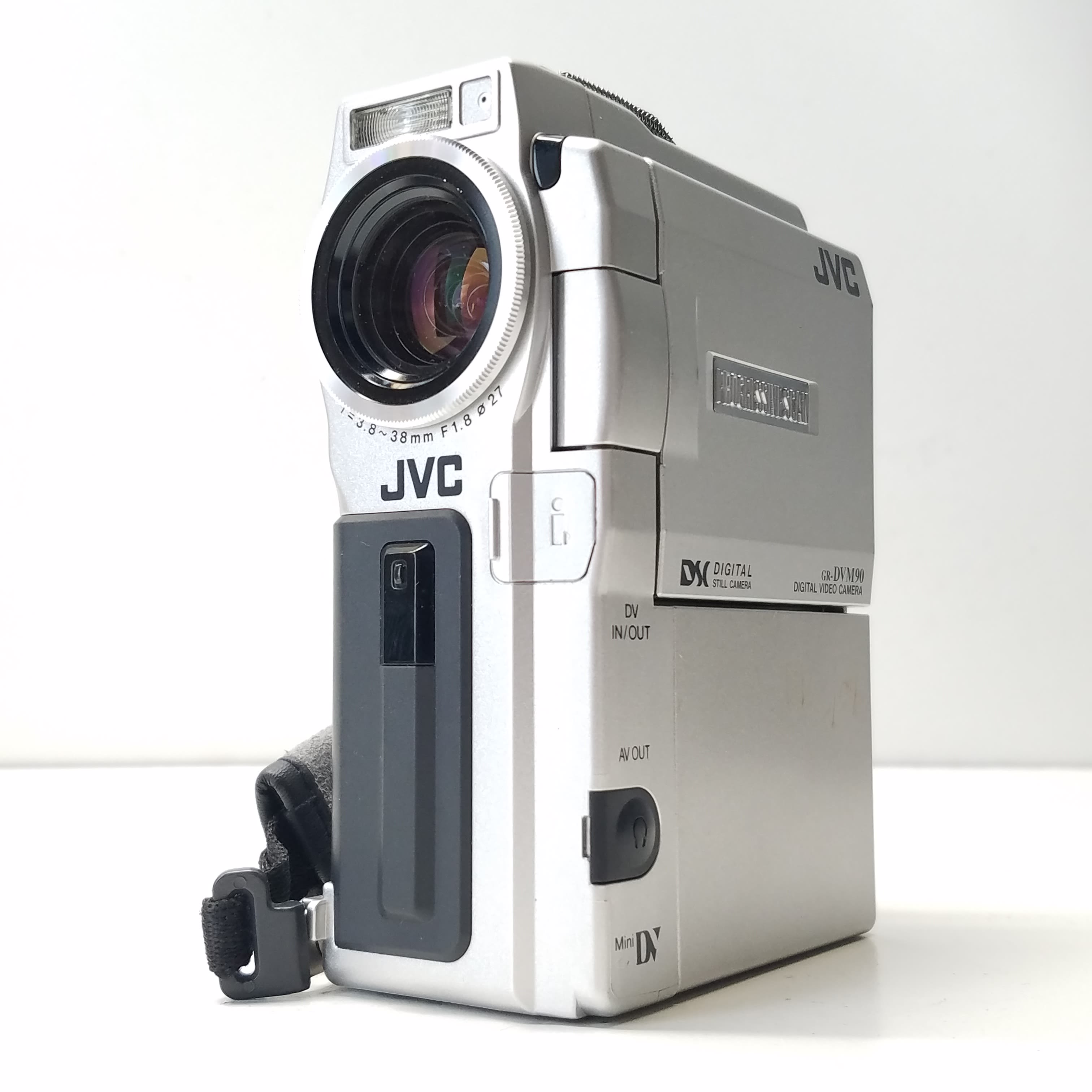 Buy JVC GR-DVM90 MiniDV Camcorder FOR PARTS OR REPAIR for USD 24.99 |  GoodwillFinds