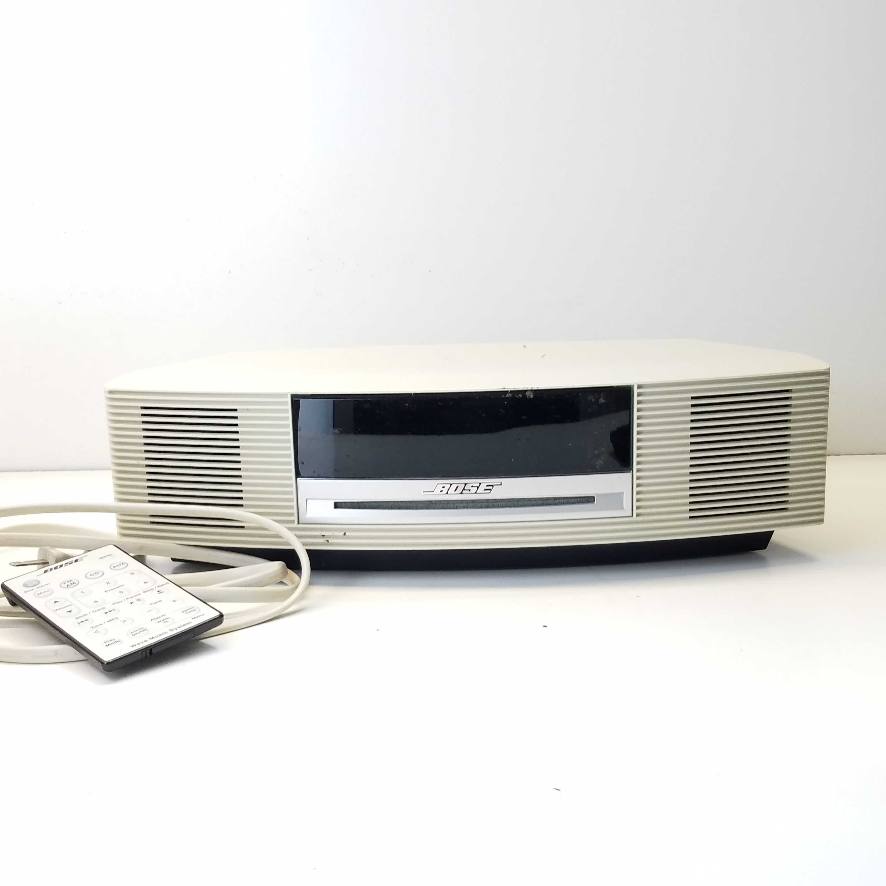 the BOSE Wave Music System CD Player Radio Alarm AWRCC2 w/ Remote | GoodwillFinds