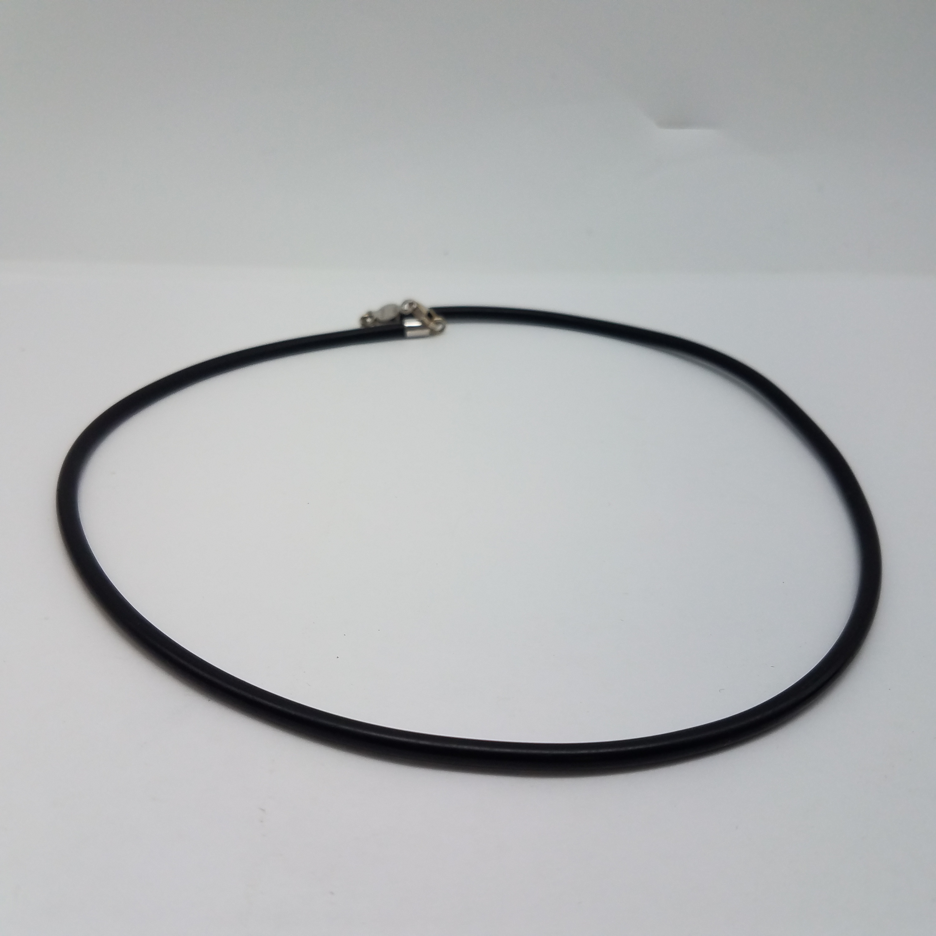 Buy the 14k Gold White Gold Rubber Necklace 6.1g | GoodwillFinds