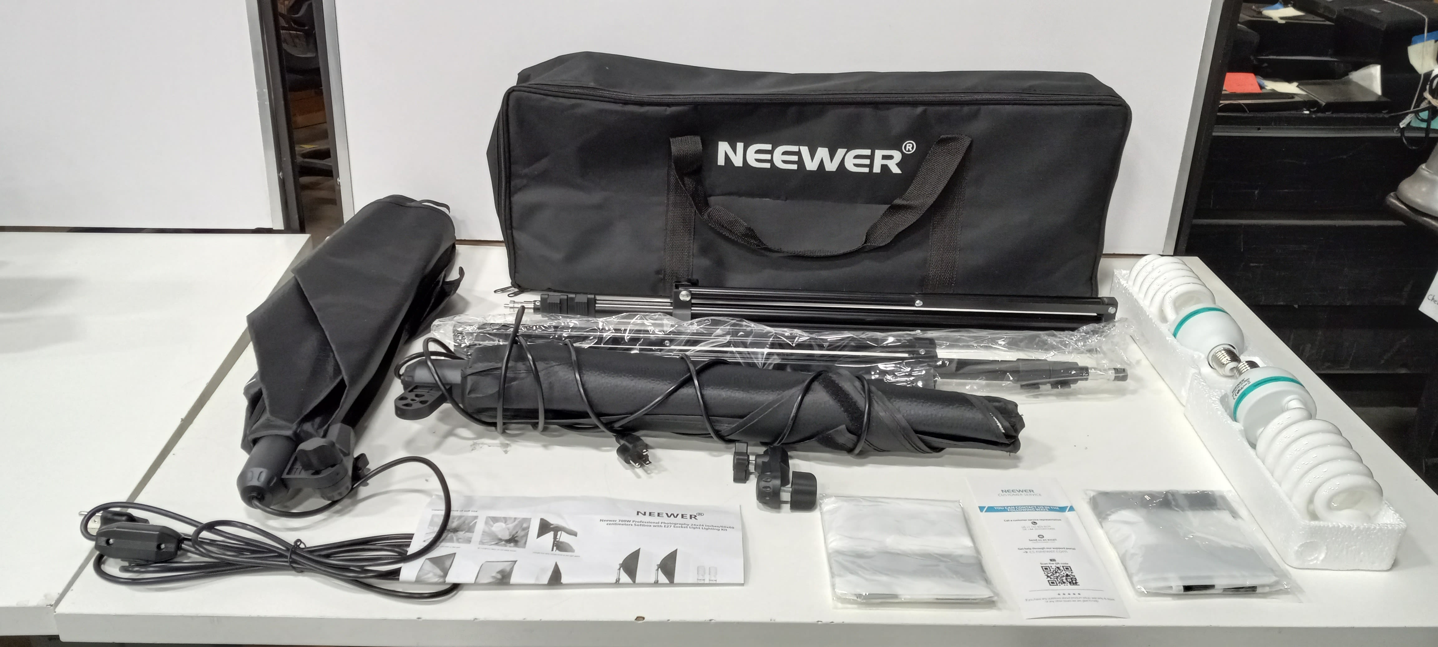 Neewer 700W Professional Photography 24x24 inches/60x60