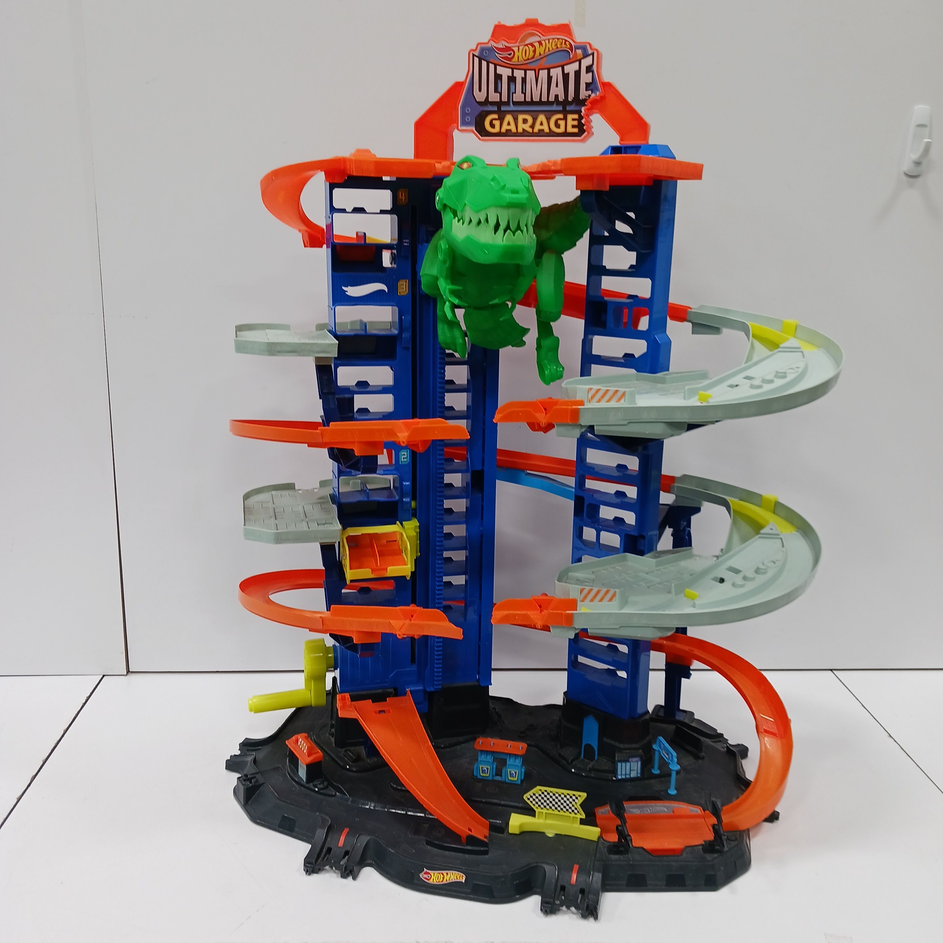 Paradiso Toys City Garage with 3 Levels compatible Hot Wheels Vehicules  PT00144 - Toys and Hobbies 4 All